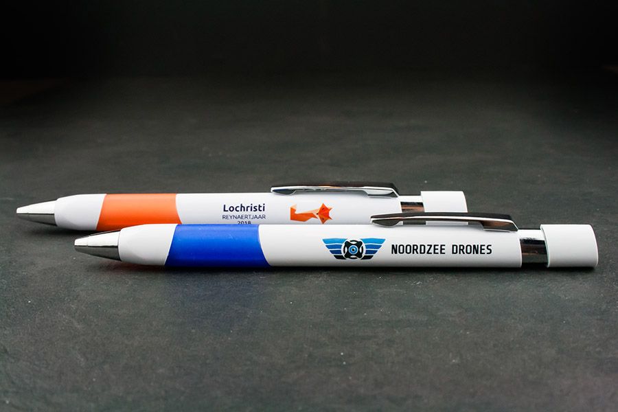 full color bedrukte balpennen met witte basis en gekleurd accent